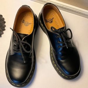 Dr. Martens Air Wair Oxford 11837 black women’s shoes